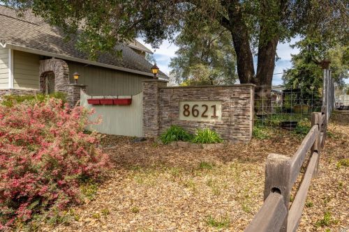 8621 Uva Dr, Redwood Valley, CA 95470-6225