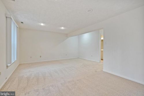 9048 Saffron Ln, Silver Spring MD 20901-4272 exterior