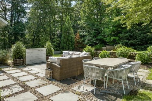 86 Lower Cross Rd, Greenwich CT  06831-3002 exterior