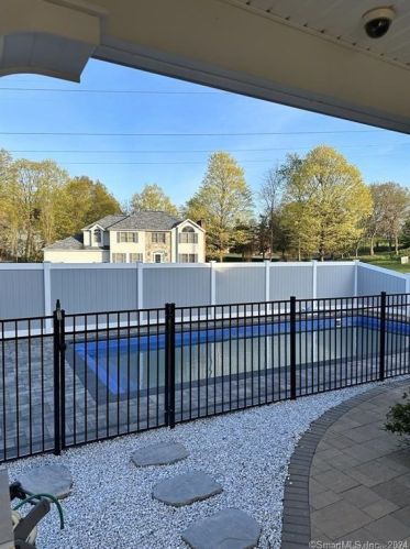 106 Northview Dr, Middletown CT  06457-1901 exterior