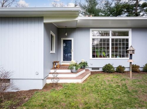 12 Splitrock Rd, Norwalk CT  06854-4713 exterior