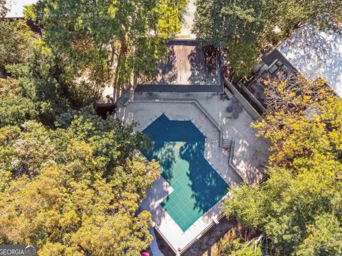 74 Montre Sq, Atlanta GA  30327-4044 exterior