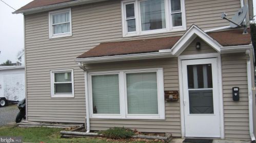212 Cherry St, Ephrata PA  17522-2202 exterior