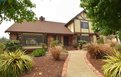 16997 Lamont Ct, Hayward, CA 94546-1032