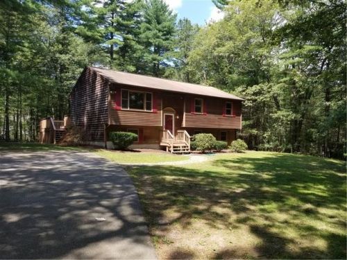 888 Knotty Oak Rd, Coventry, RI 02816-7935
