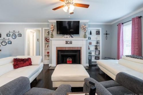 231 Gaylord Dr, Waterbury, CT 06708-2185
