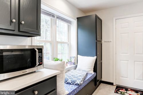 1546 Dunmore Dr, Lancaster PA  17602-1247 exterior