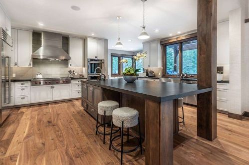 8208 Valhalla Dr, Truckee CA  96161-4296 exterior