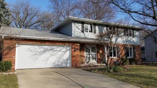 6894 Fox Point Dr, Peoria, IL 61614-3041