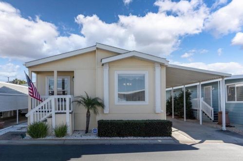 1506 Oak Dr, Vista, CA 92084-3504