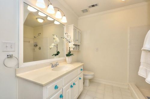 4086 Haverhill Dr, Atlanta GA  30342-3818 exterior