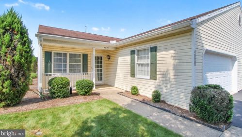 4026 Woodspring Ln, York, PA 17402-7552