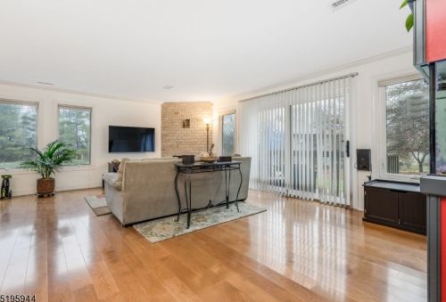 76 Sam Bonnell Dr, Clinton, NJ 08809-1108