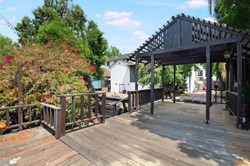 2362 Chapman Rd, Glendale CA  91214-3013 exterior