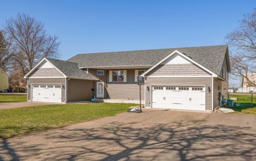 307 13th Ave, Princeton, MN 55371-1435