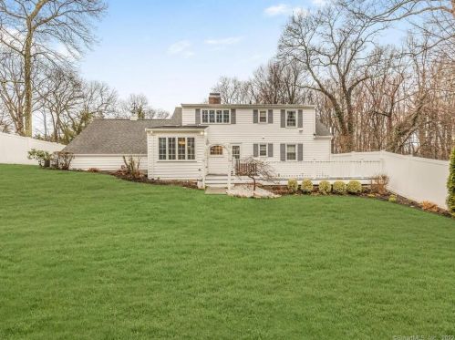 25 Felix Ln, Norwalk, CT 06850-1426
