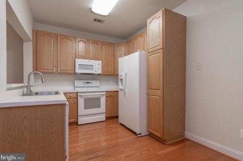 13890 Chelmsford Dr, Gainesville, VA 20155-3125