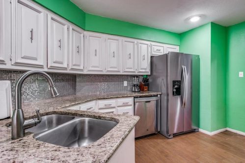 1726 Southampton Dr, Carrollton TX 75007-2623 exterior