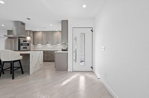 300 Brookhurst St, Anaheim CA  92801-5608 exterior