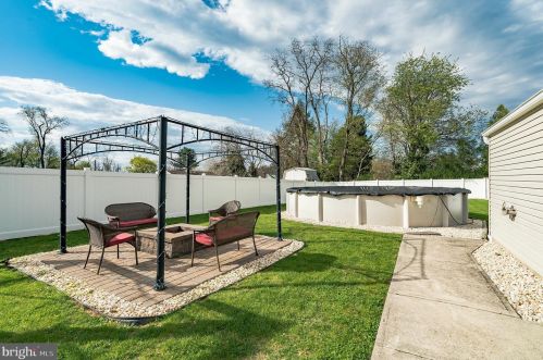 1716 Mcgalliard Ave, Trenton NJ  08610-3241 exterior