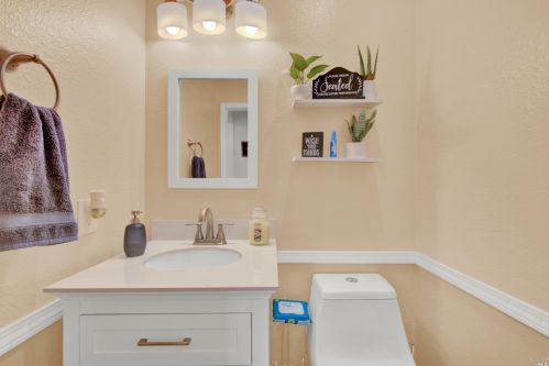 831 Chateau Cir, Vacaville CA  95687-7432 exterior
