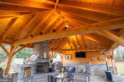 874 Pheasant Hill Rd, Summit Point WV  25446-3634 exterior