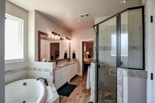 2019 Grn Wing, Granbury TX 76049-5560 exterior