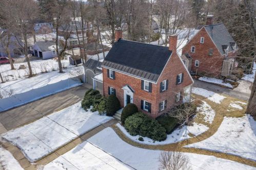 35 Chester St, Nashua, NH 03064-1941