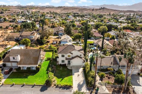 14289 Meadowlands Dr, Riverside CA  92503-9740 exterior