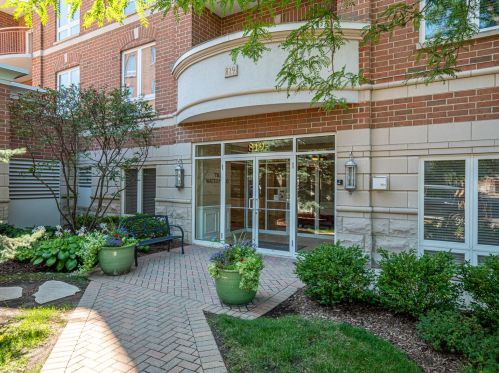819 Graceland Ave, Des Plaines, IL 60016-9222