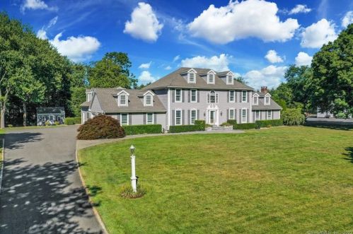 40 Craig Dr, Upper Stepney, CT 06468-2400
