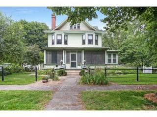 402 7th St, Hastings, MN 55033-2007