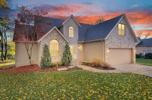 208 Mcafee Dr, Valpo, IN 46383-5972