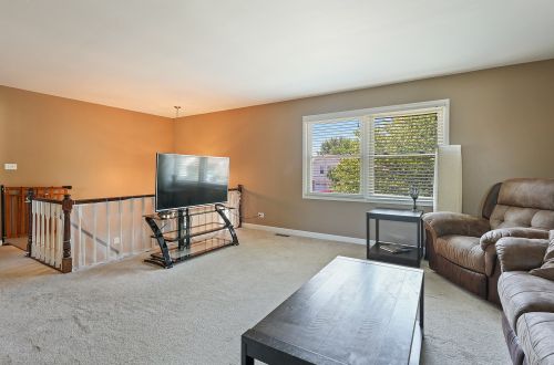 1308 Big Horn Trl, Carol Stream, IL 60188-9008