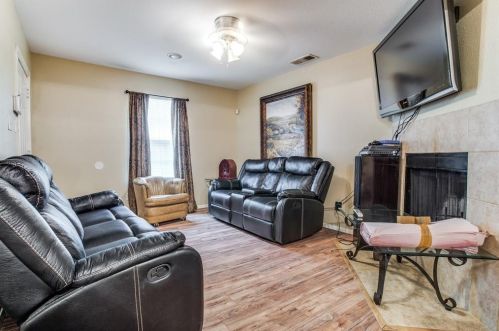 2656 Berryhill Dr, Fort Worth TX  76105-4604 exterior