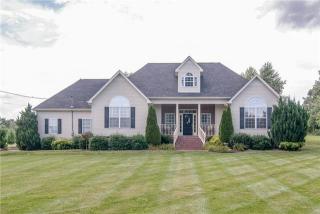 525 Red Fox Dr, Burns, TN 37029-5265