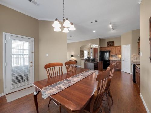 3833 Harrison Dr, Carrollton TX 75010-6323 exterior