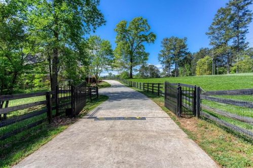 90 Chilhoe Dr, Holly Springs, GA 30115-7316