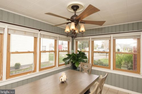 41 Holt Cir, Trenton NJ  08619-1605 exterior