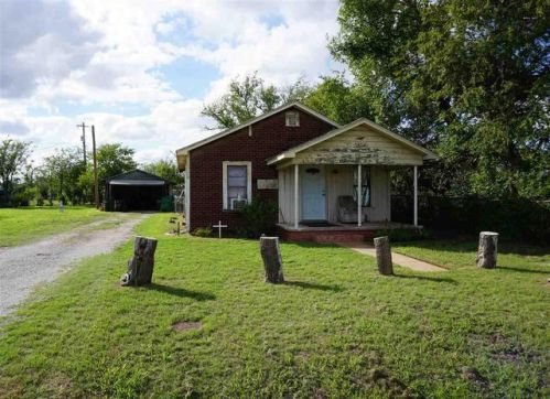 721 Illinois St, Electra, TX 76360-2224