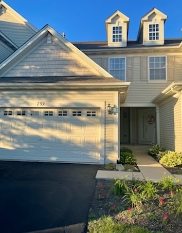 732 Amherst Dr, Sycamore, IL 60178-8916