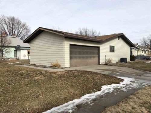 602 Center Ave, Curtis, NE 69025-3010