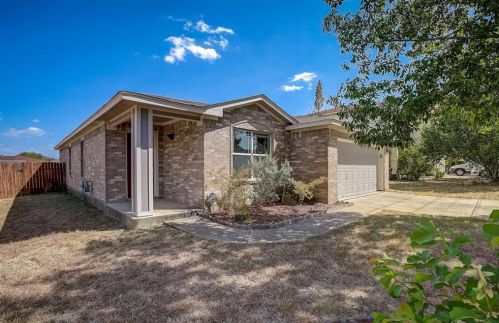298 Spg Br Loop, Uhland TX 78640-5366 exterior