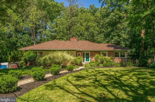 858 Cedar Ave, Tavistock, NJ 08033-1014