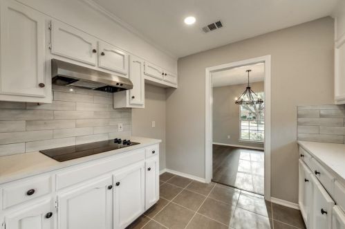 6821 Lancelot Ct, Fort Worth TX  76133-5005 exterior