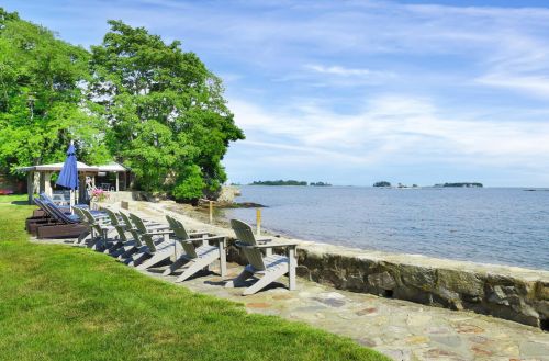 35 Hilltop Rd, Norwalk CT  06854-5001 exterior