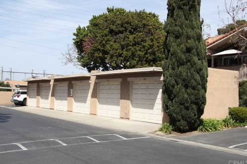21372 Brookhurst St, Huntington Beach CA  92646-7341 exterior