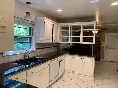 500 Carriage Dr, Atlanta GA  30328-3307 exterior