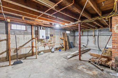 76 Fairlawn Ave, Lewiston ME  04240-4132 exterior