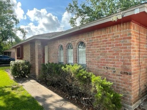 1320 Hospital Dr, Angleton TX  77515-3753 exterior